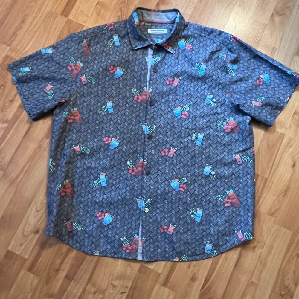 Tommy bahama coconut point Hawaiin shirt